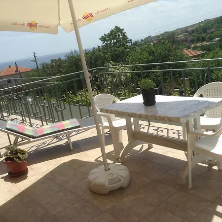 Omiros Guest house